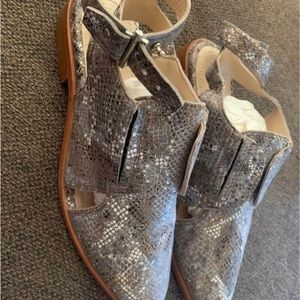 NEW two 24 ARIAT woman’s 8 M leather metallic snake skin STUNNING
